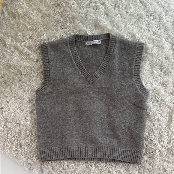 Zara Charcoal Knit v neck Sweater Vest - Picture 1 of 4